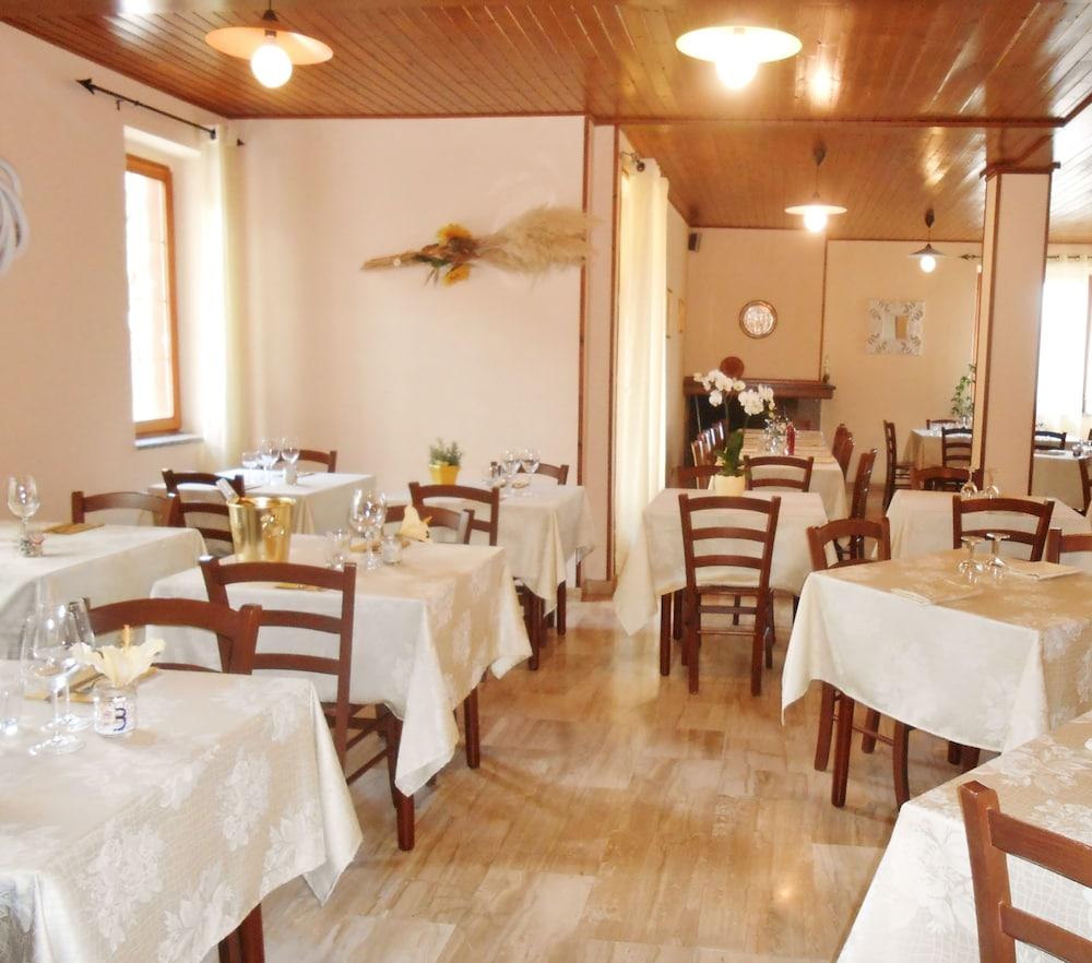 restaurant-cafeteria
