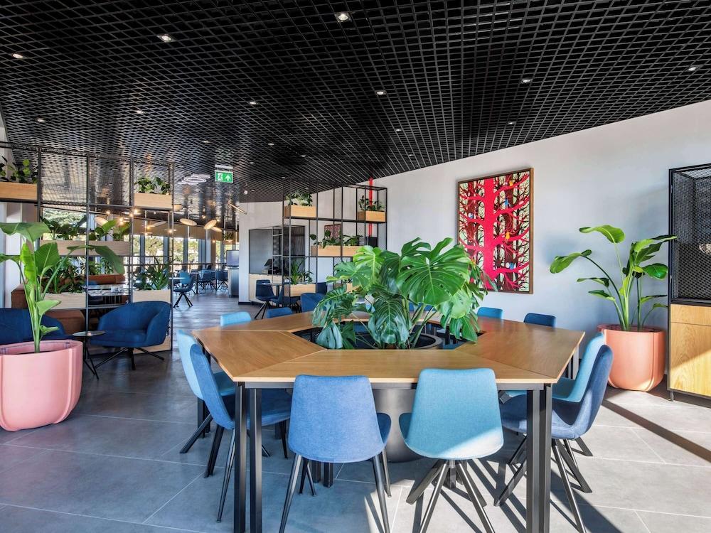 restaurant cafeteria