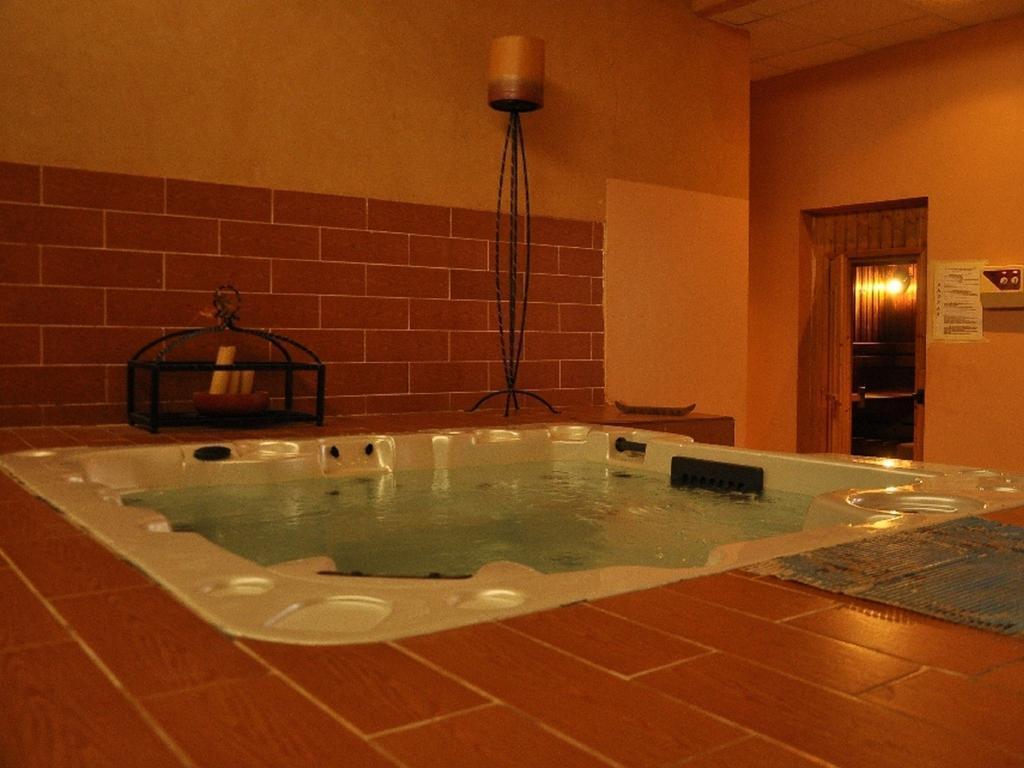 swimming pool spa