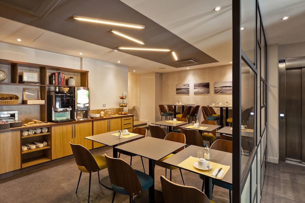 restaurant cafeteria