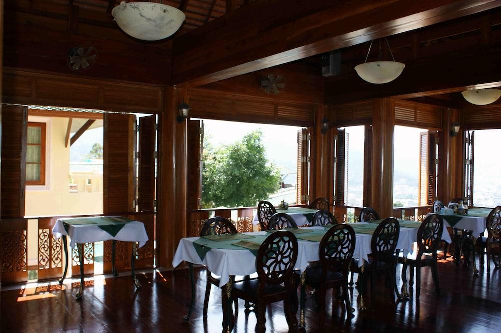 restaurant cafeteria