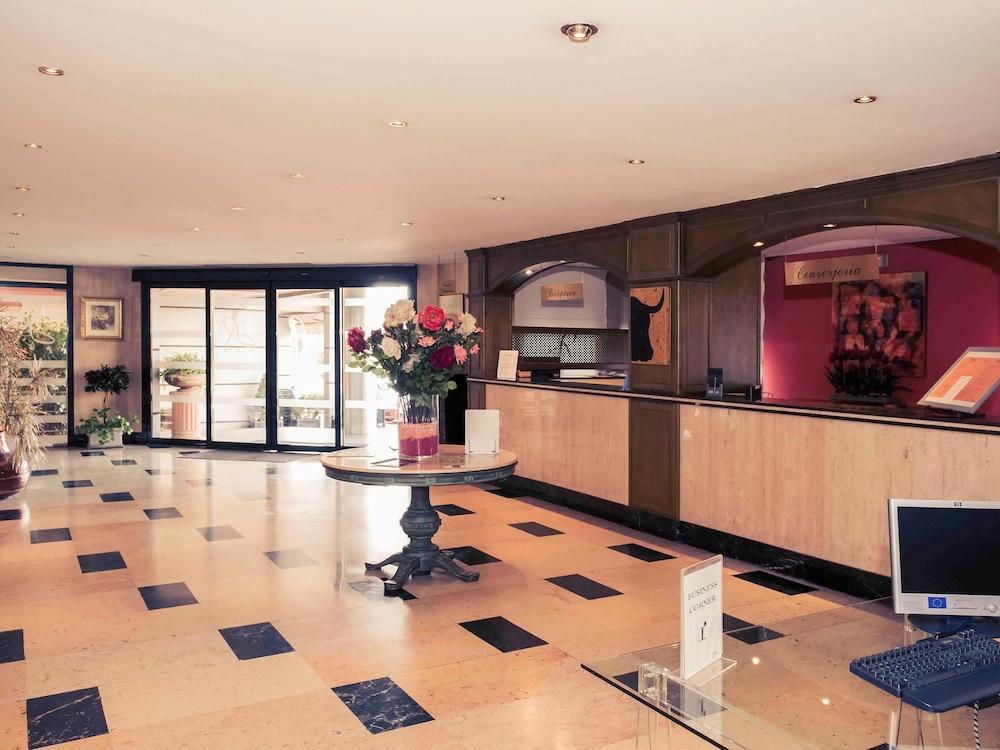 lobby