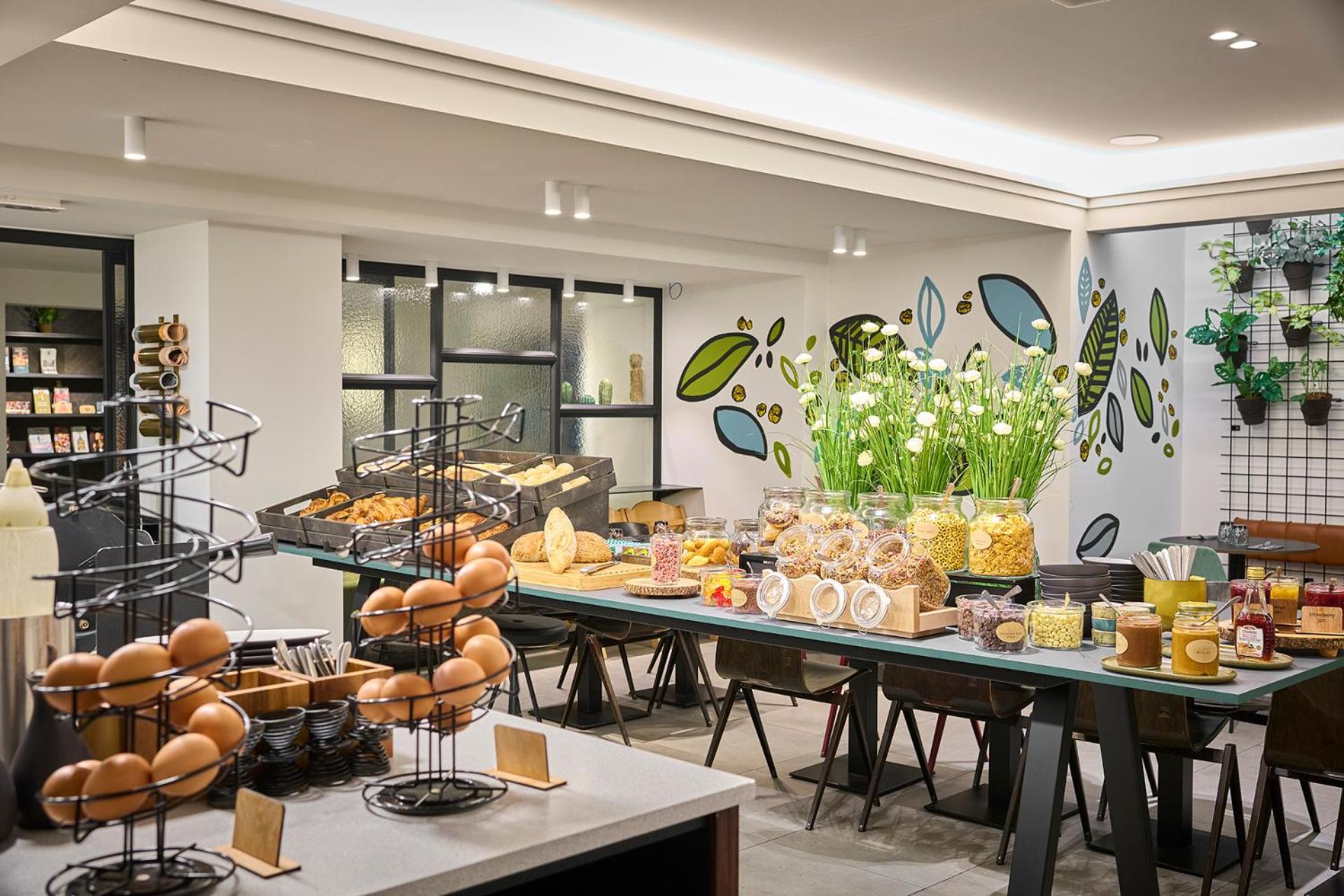restaurant cafeteria