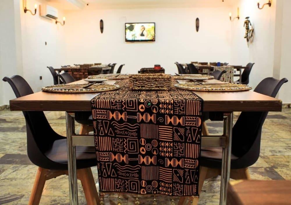 restaurant cafeteria