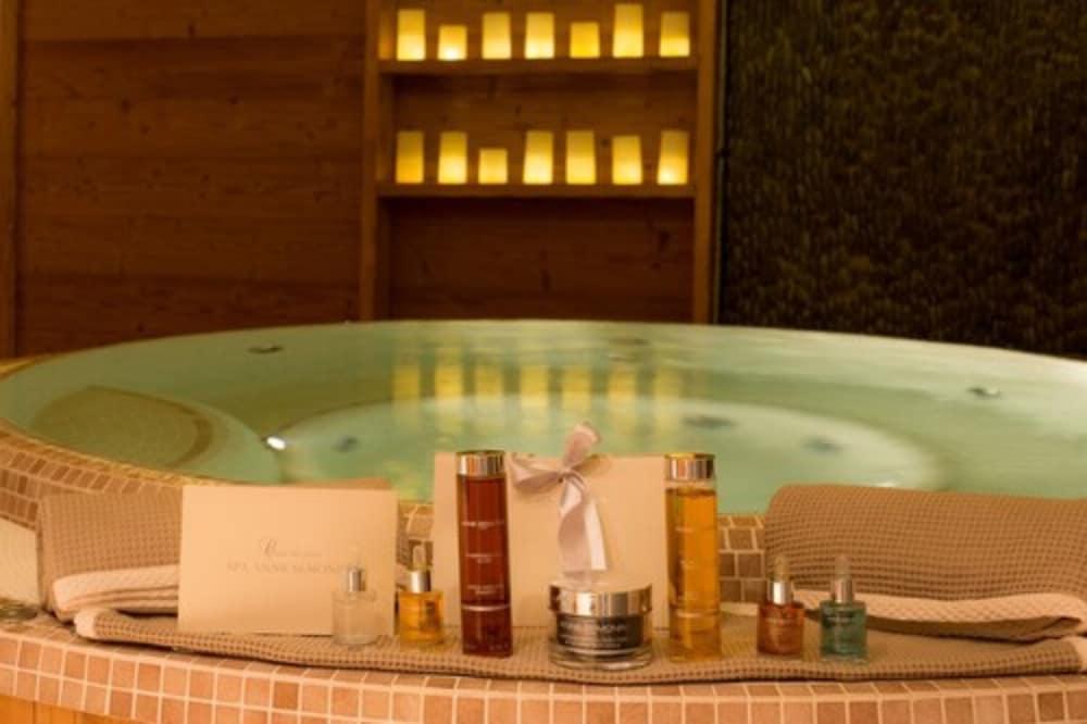 swimming pool spa