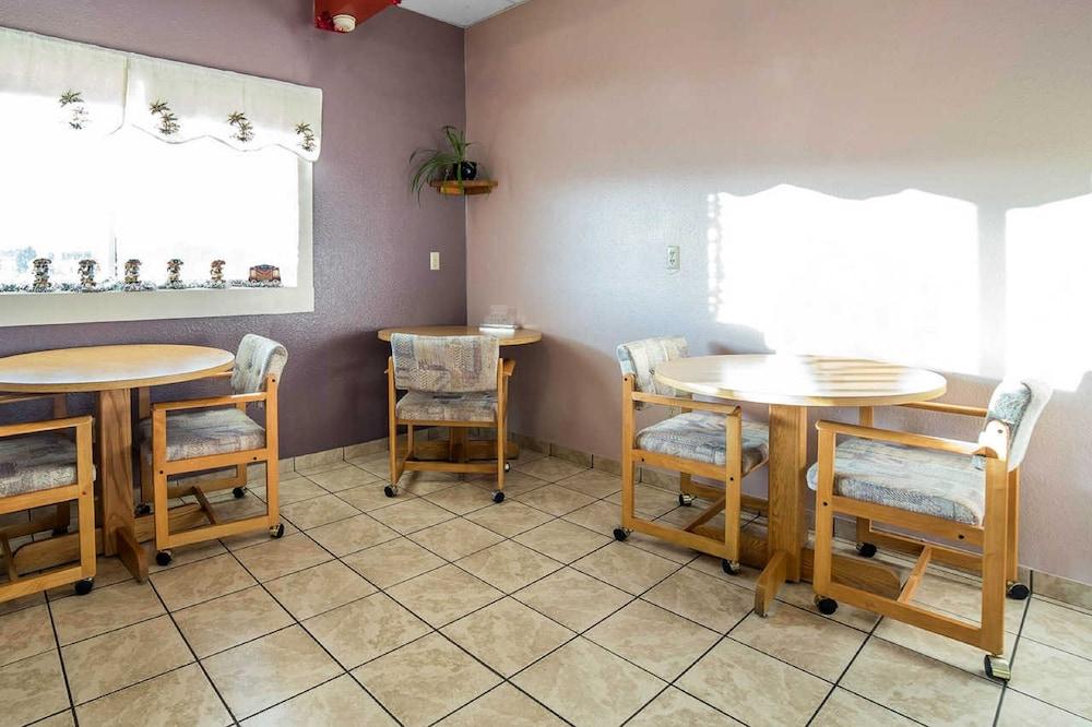 restaurant-cafeteria
