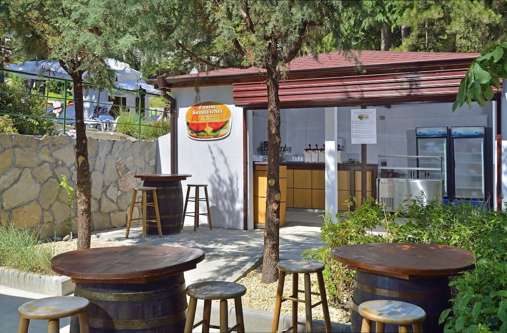 restaurant cafeteria