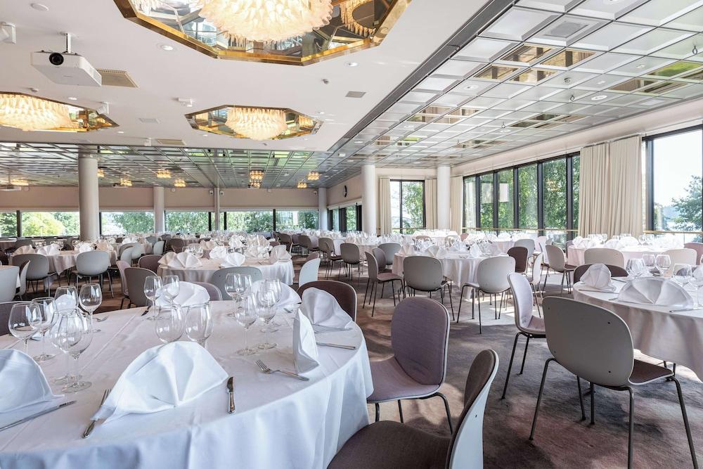 restaurant cafeteria