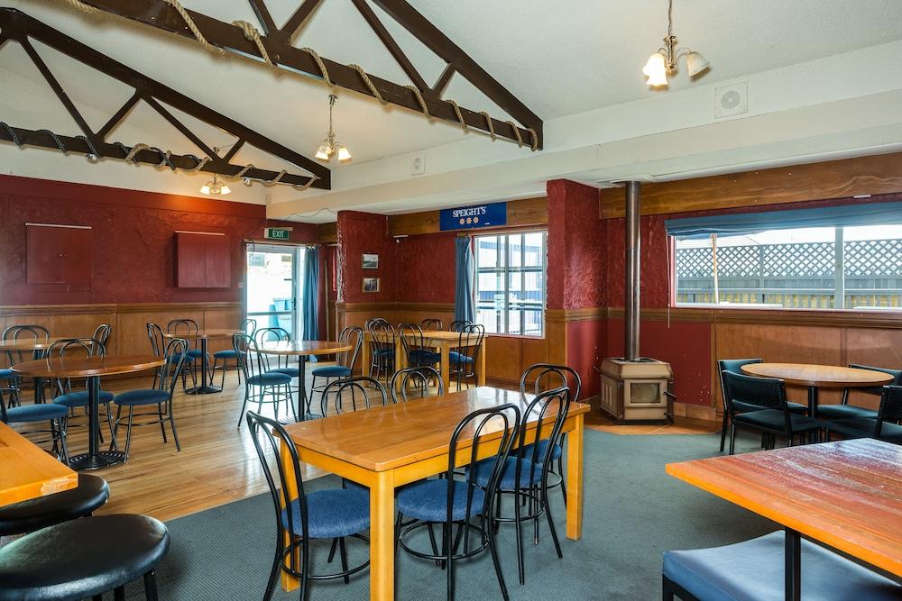 restaurant-cafeteria