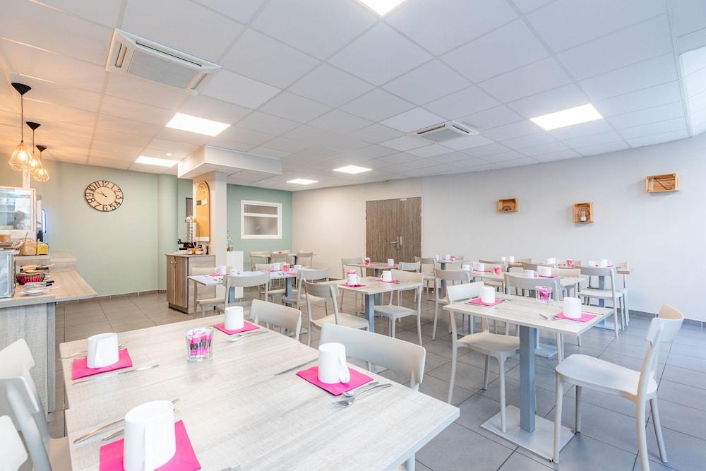 restaurant cafeteria