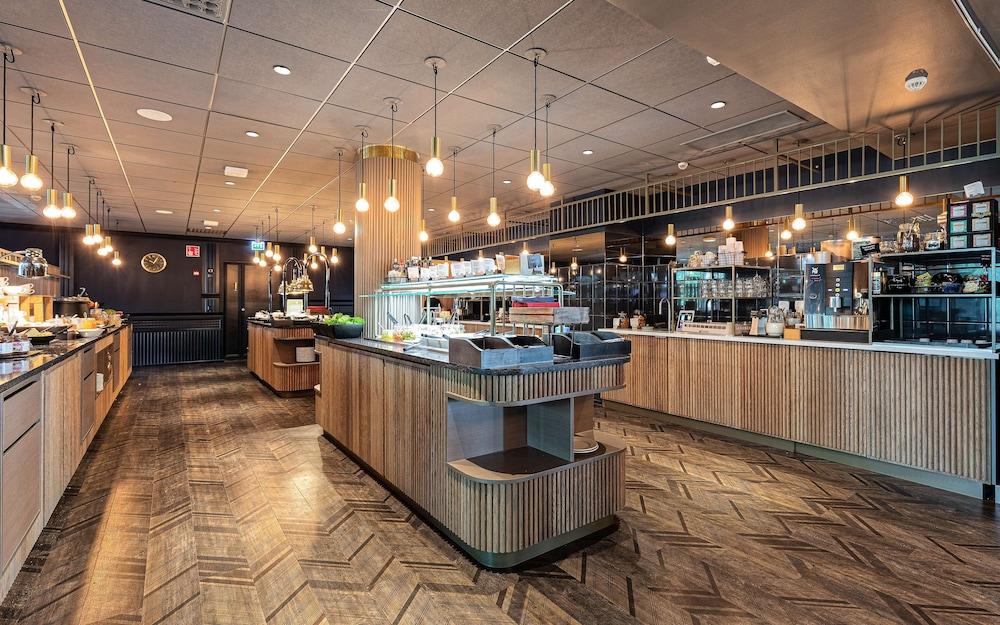 restaurant cafeteria