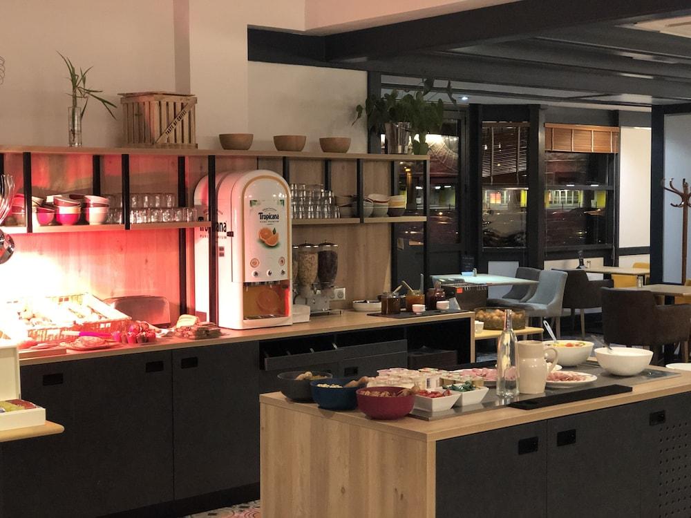 restaurant-cafeteria
