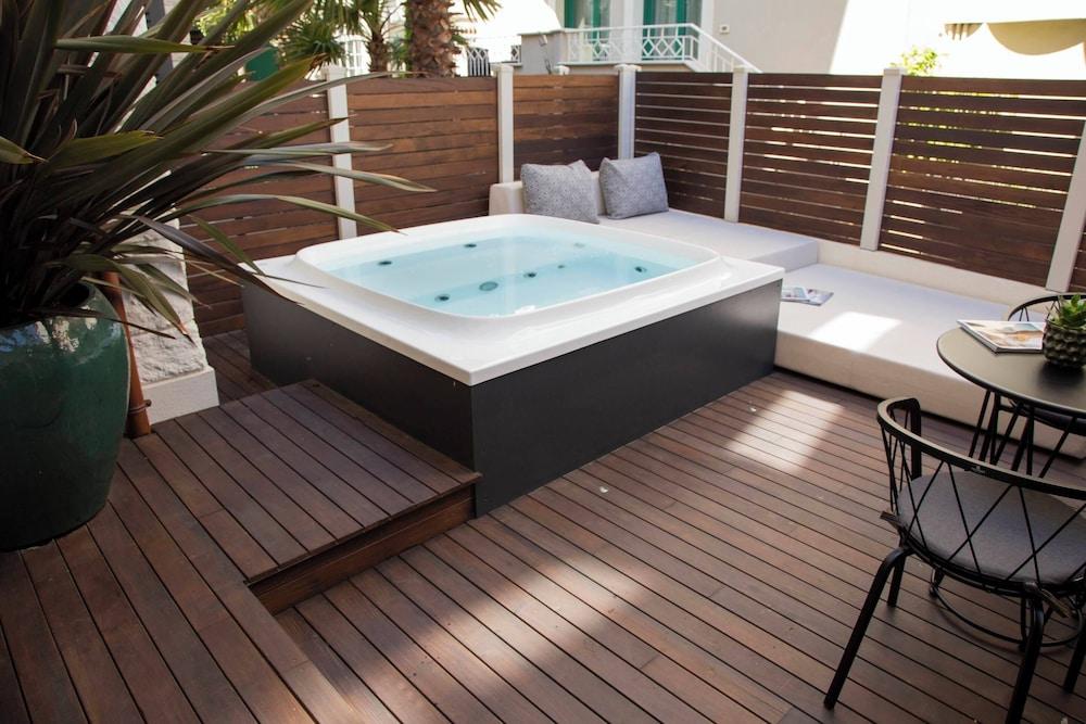 swimming pool spa