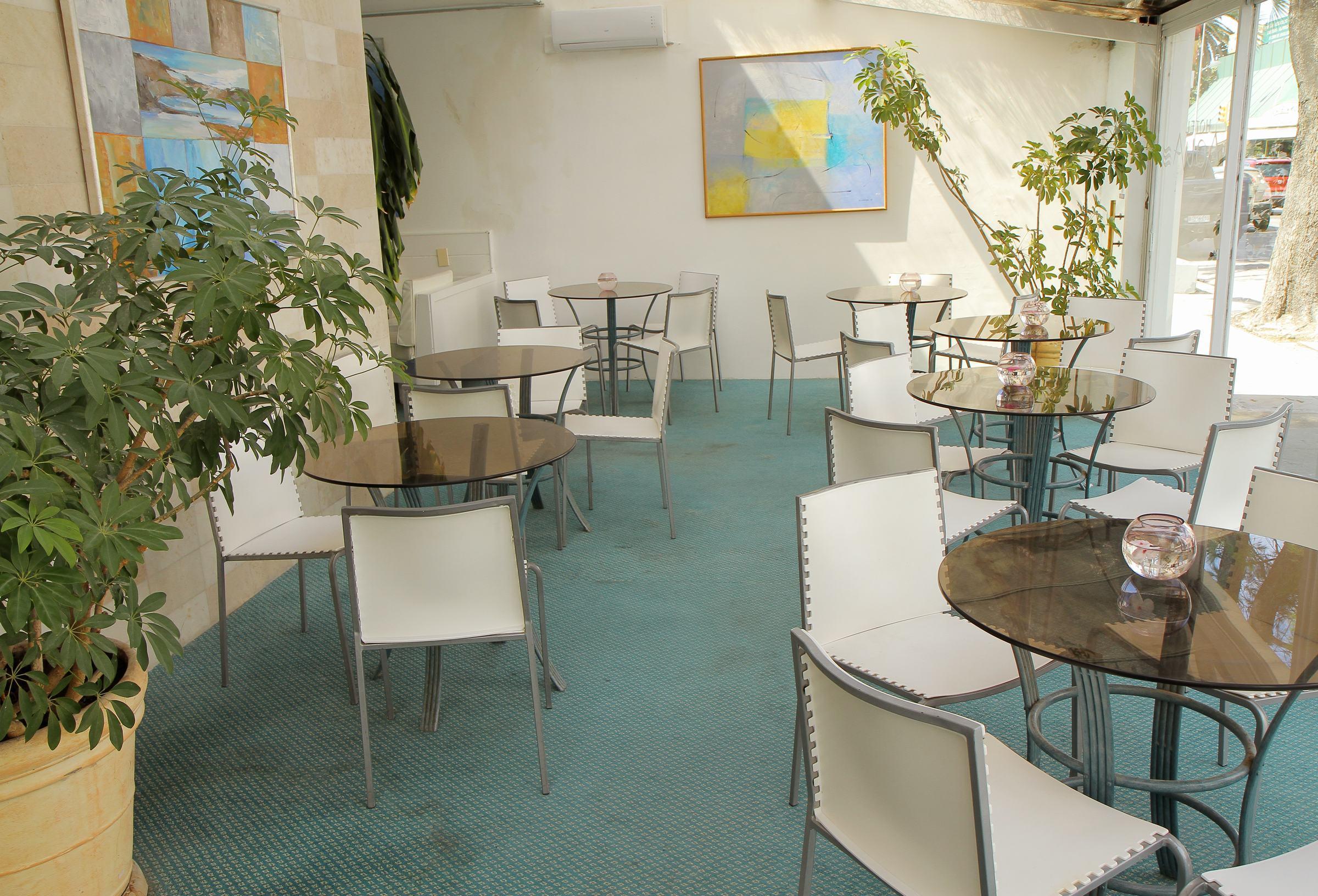 restaurant cafeteria