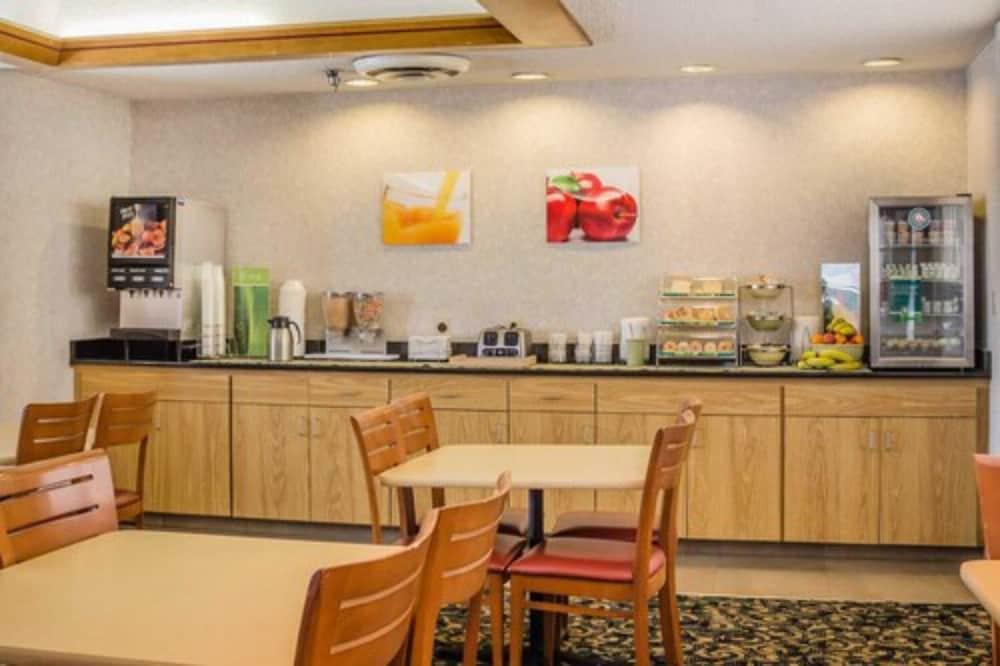 restaurant cafeteria