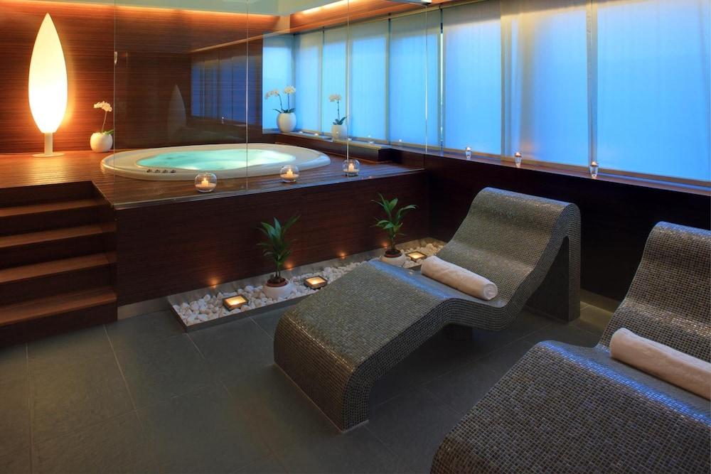 swimming pool spa