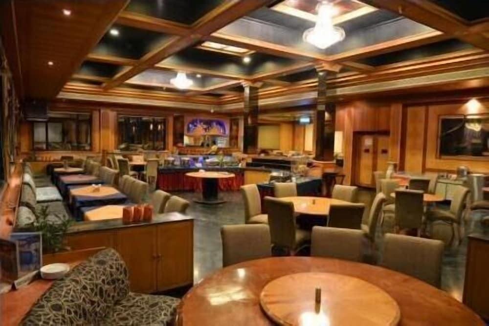 restaurant cafeteria