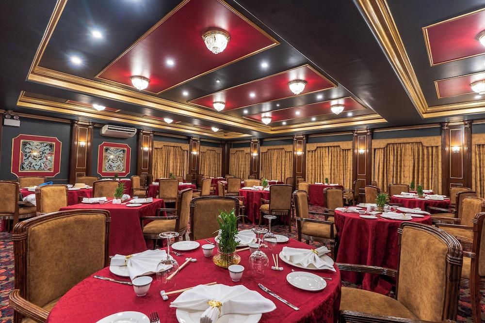 restaurant cafeteria