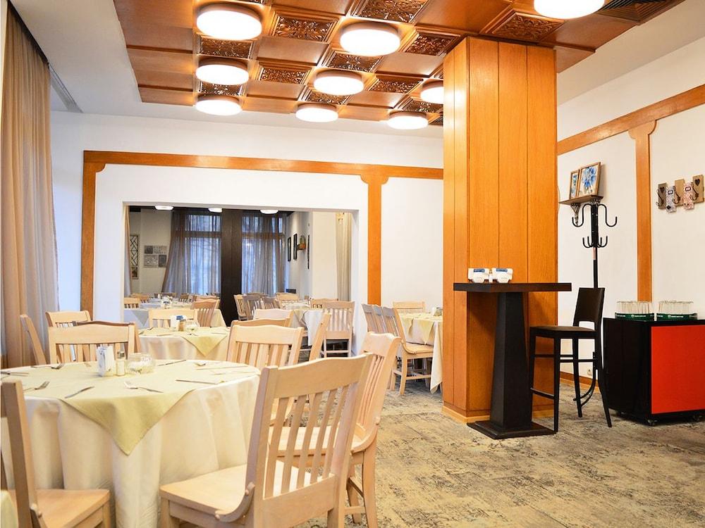 restaurant-cafeteria