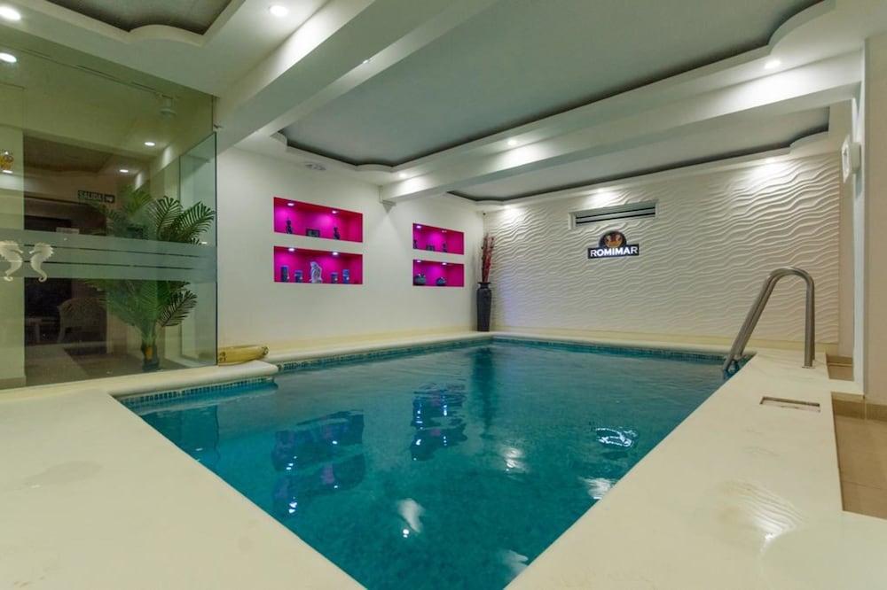 swimming pool spa