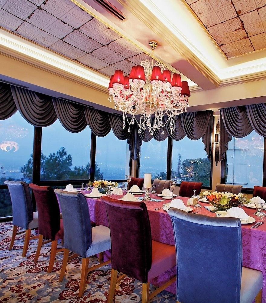 restaurant cafeteria
