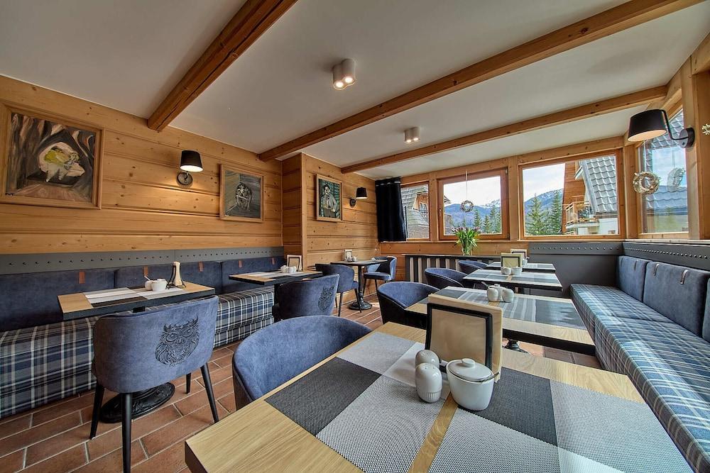 restaurant cafeteria