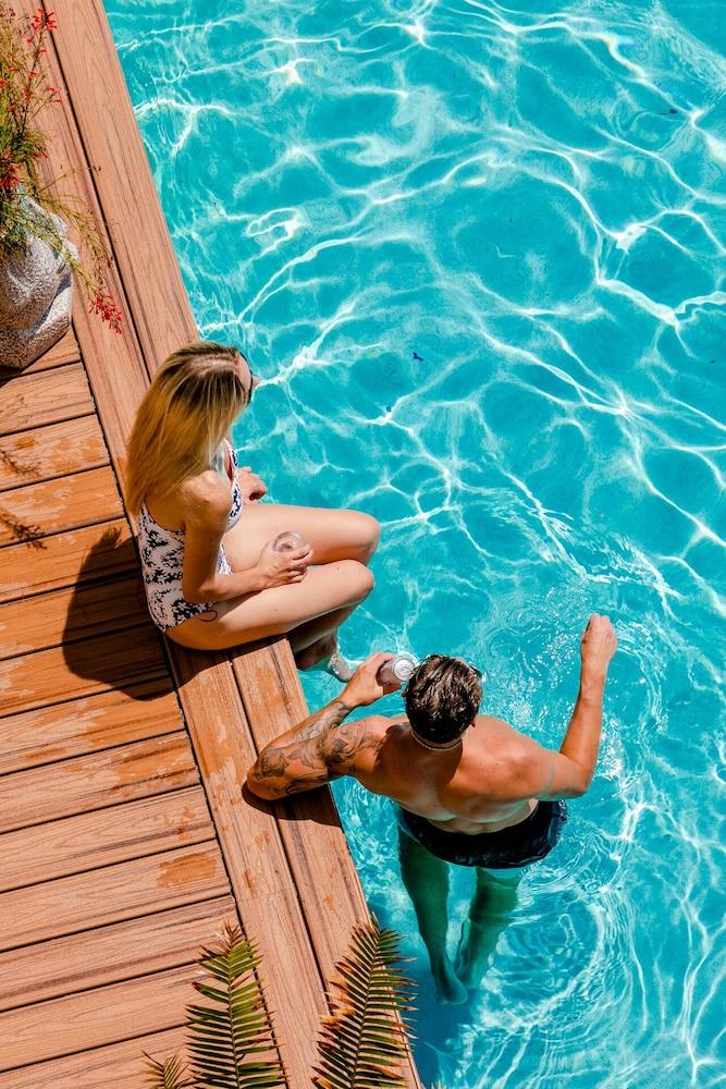 swimming pool spa