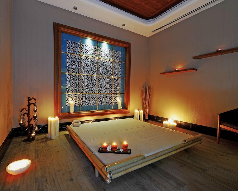 swimming pool spa