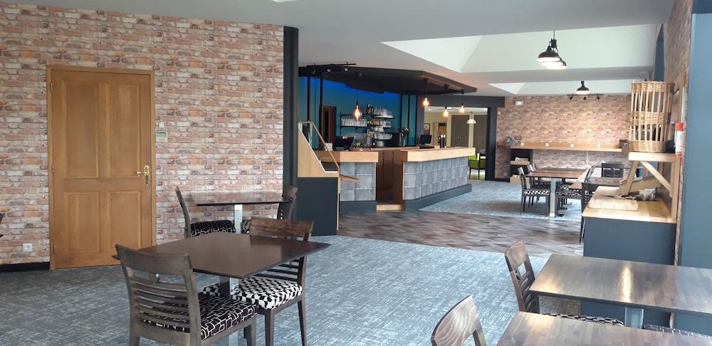 restaurant cafeteria