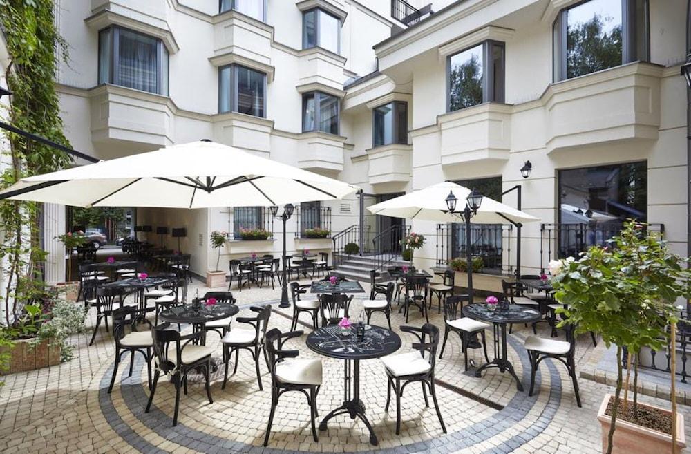 restaurant cafeteria