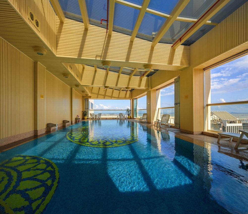 swimming pool spa