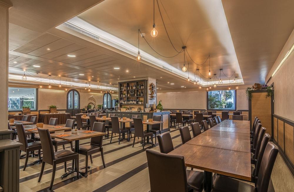 restaurant cafeteria