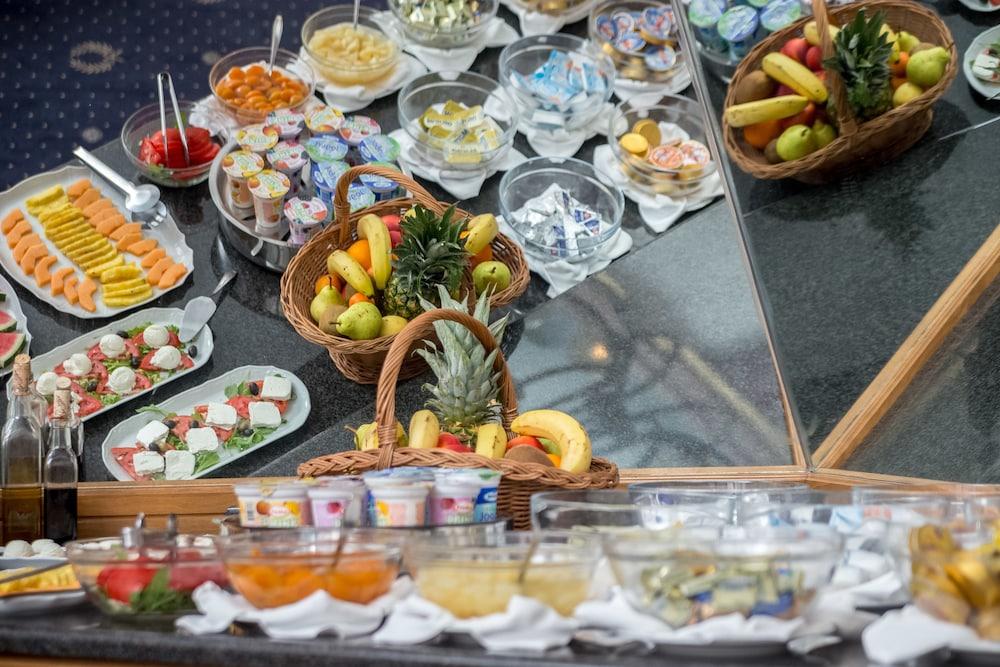 restaurant cafeteria