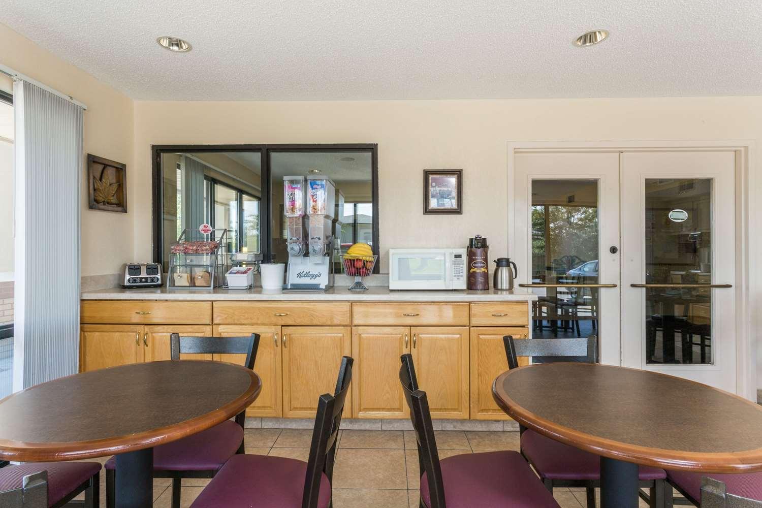 restaurant cafeteria