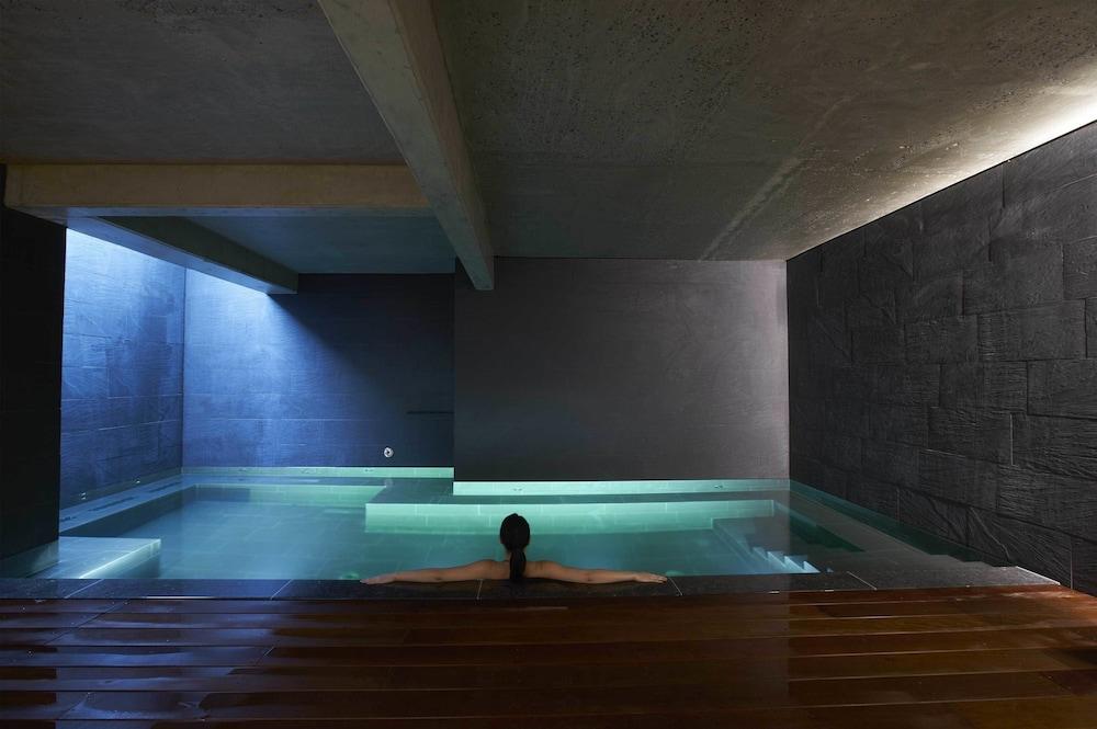 swimming pool spa