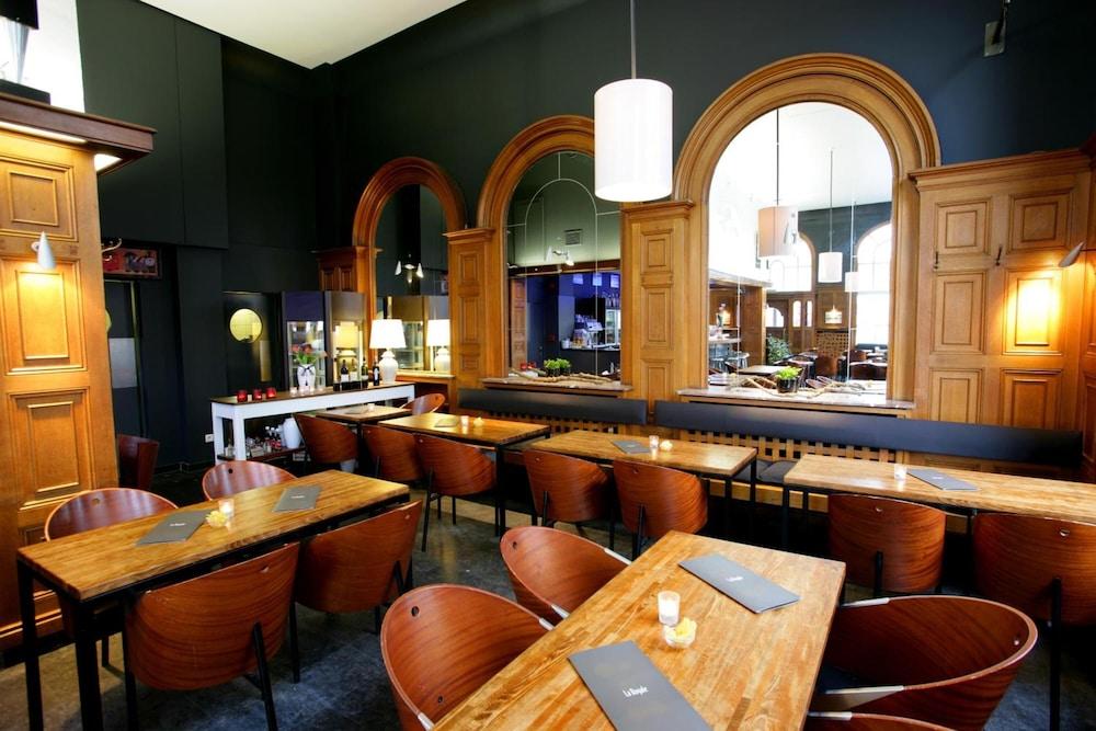 restaurant cafeteria