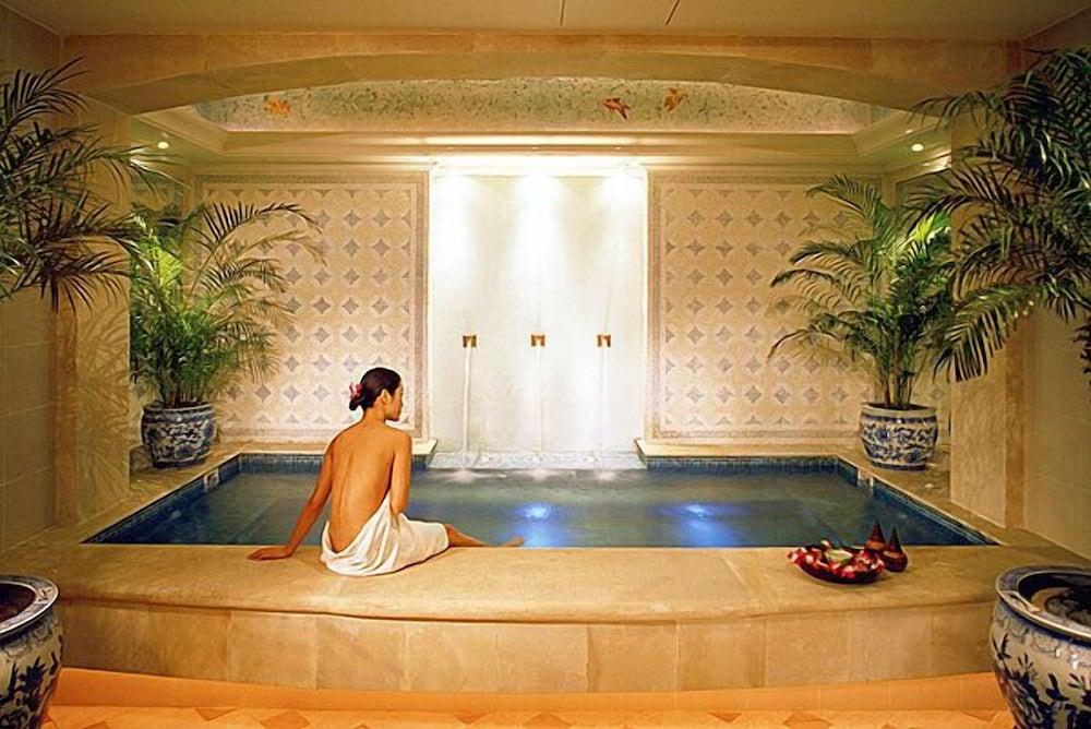 swimming pool spa