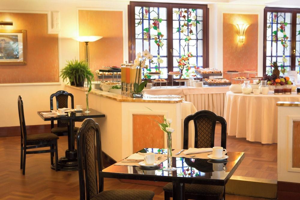 restaurant cafeteria