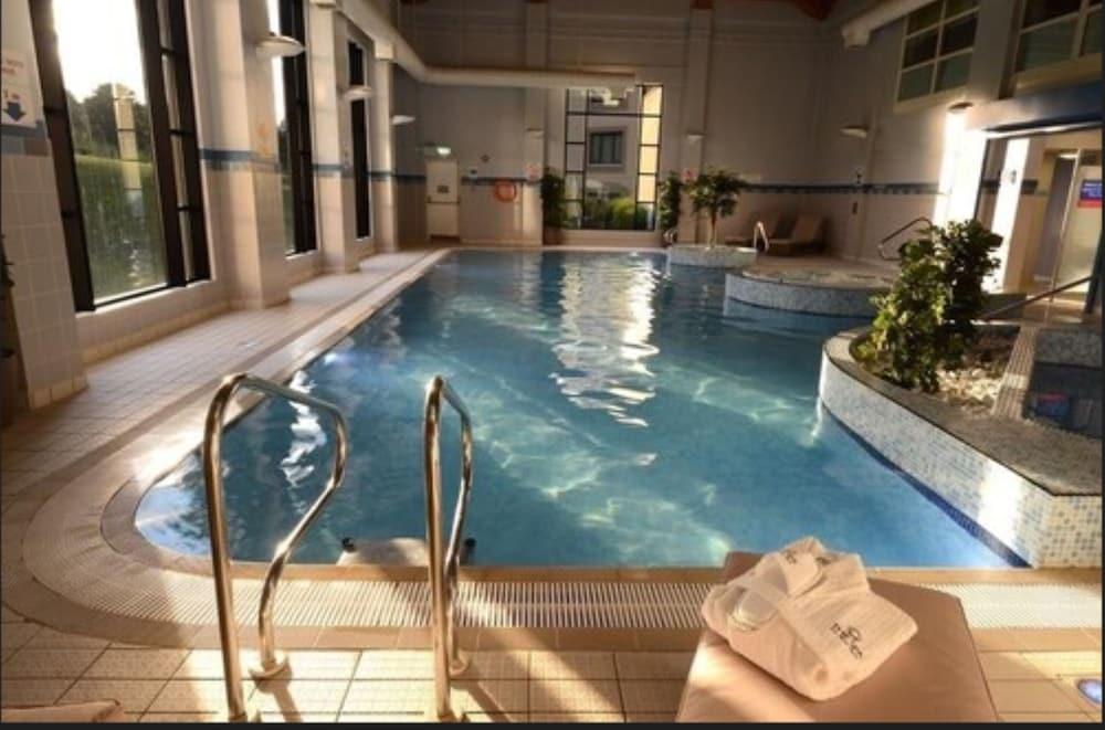 swimming pool spa