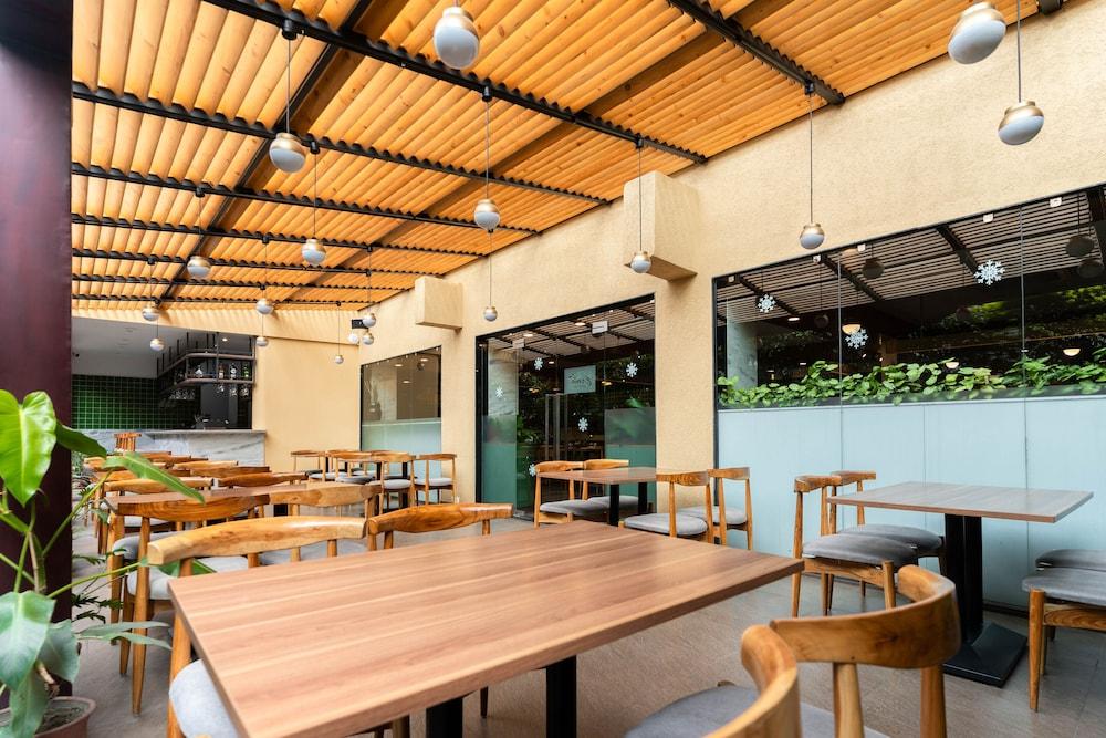 restaurant cafeteria