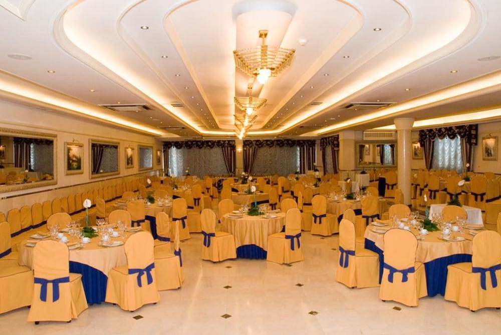 restaurant-cafeteria