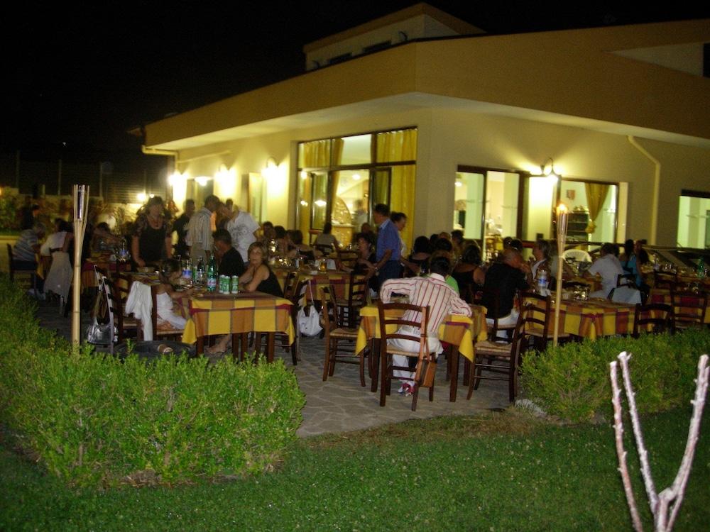 restaurant-cafeteria