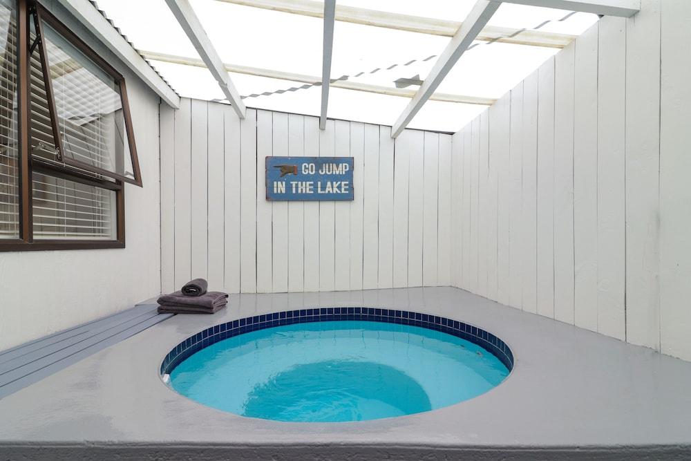 swimming pool spa