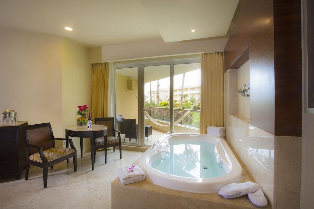 swimming pool spa
