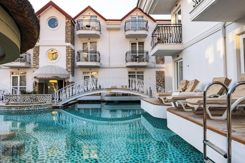 swimming pool spa