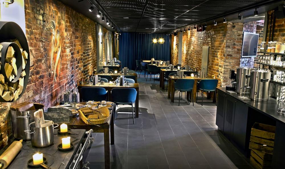 restaurant cafeteria
