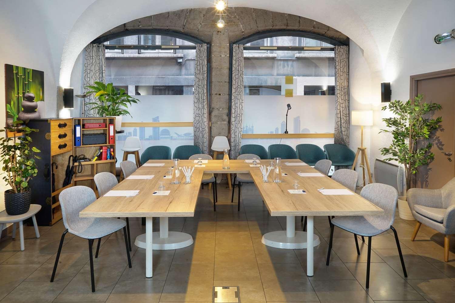restaurant cafeteria