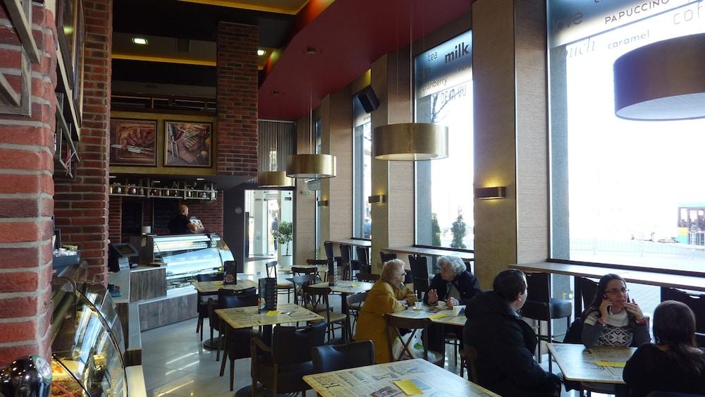 restaurant-cafeteria