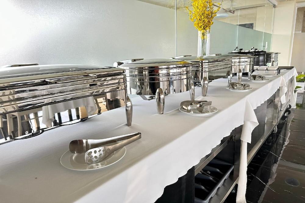 restaurant cafeteria
