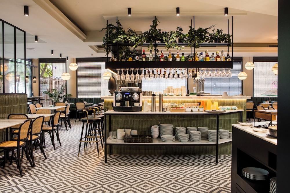 restaurant cafeteria